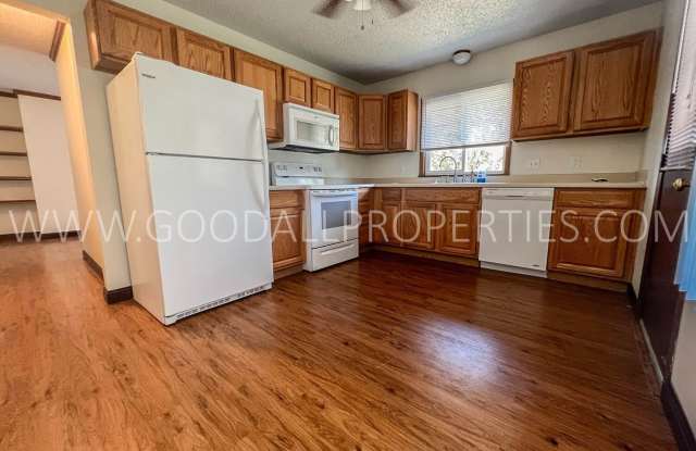 3 bedroom duplex in Clive Gallery 4