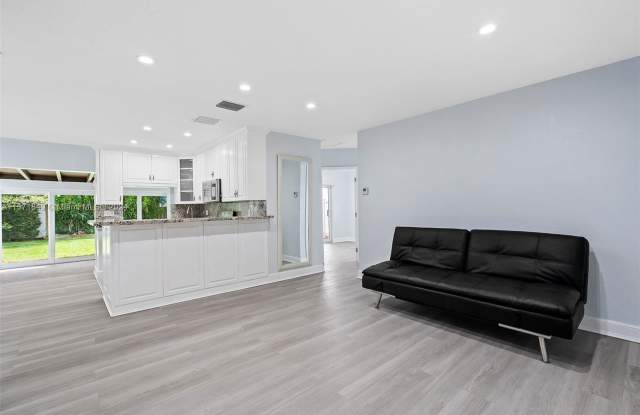 804 Southeast 6th Court Gallery 3