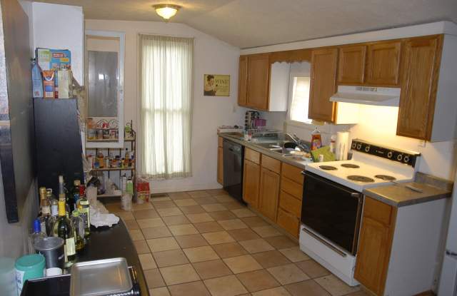418 E 9th St photos photos
