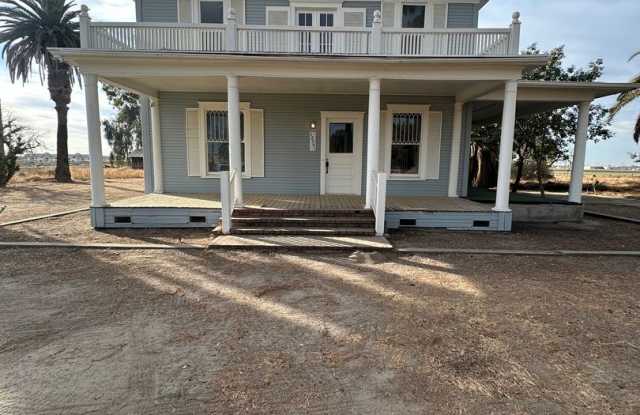3 bedroom 3 bathroom with an office Country Property - 12551 West Lacey Boulevard, Kings County, CA 93230