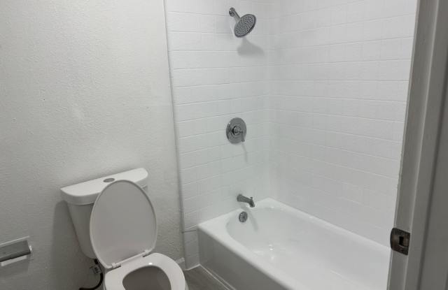 4-Bedroom 2-bath Single-family home Gallery 3