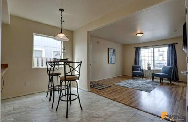 Beautiful and Bright Two Story Townhouse right off of Tudor Road - Close to ANMC! photos photos