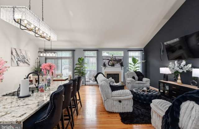 312 SEATTLE SLEW Place Gallery 4