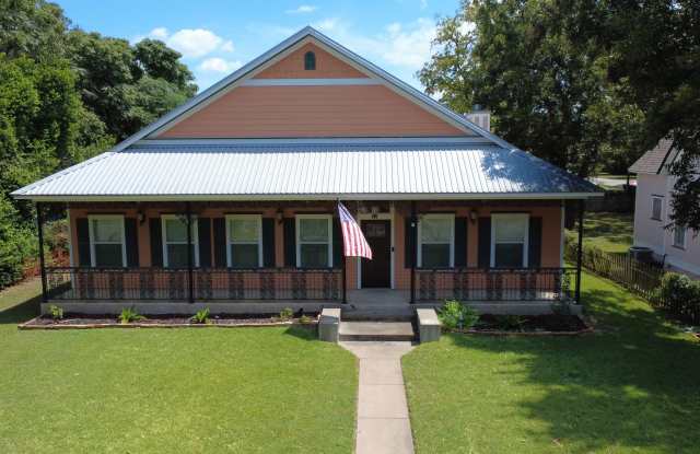 Charming Downtown Smithville Home with Loft Studio  Luxury Upgrades photos photos