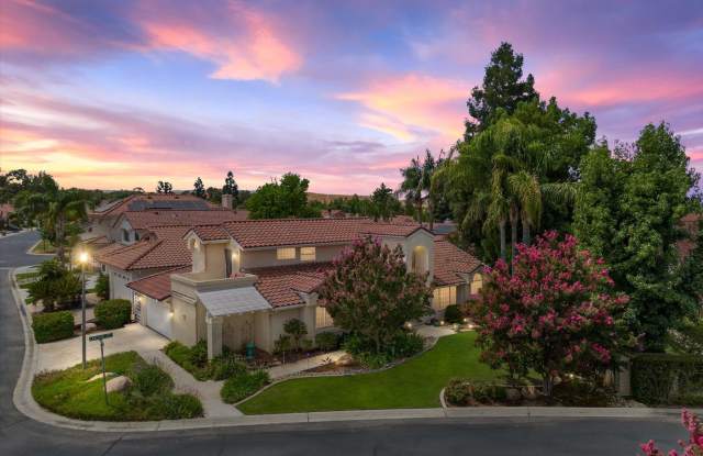 6016 Kings Canyon - Gated in Rio Bravo!! 3+2 Gorgeous custom home!! photos photos