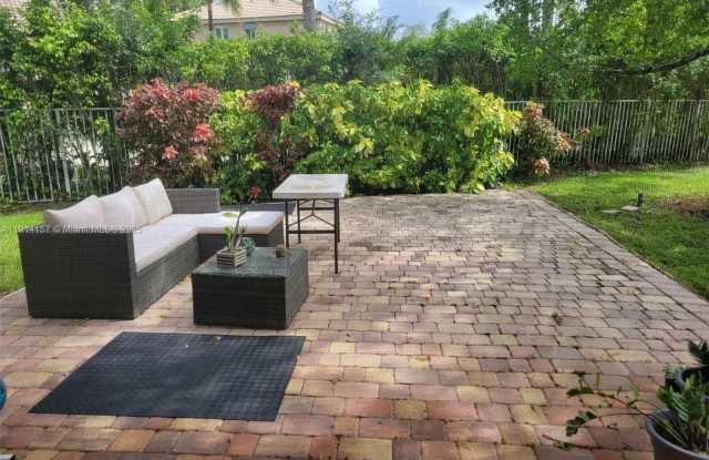 1569 Winterberry Ln - 1569 Winterberry Lane, Weston, FL 33327