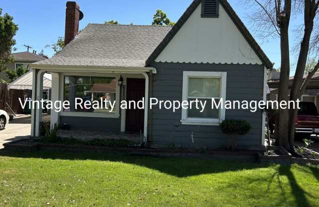 Updated 2 Bedroom Classic Home That's Ready To Go!!! photos photos