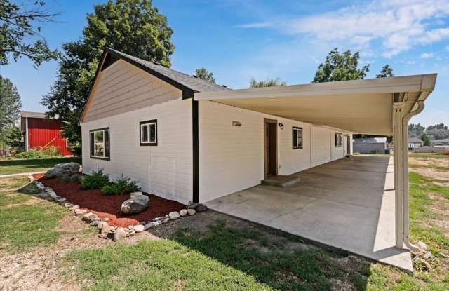 Spacious Middleton Home, Utilities & Lawn Care Included for $300/month Gallery 3