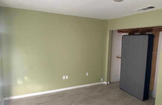 214 N CHESTNUT Road Gallery 2