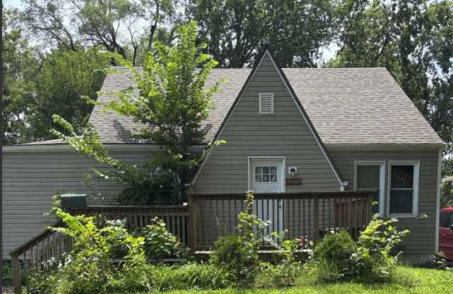 3-Bedroom, 1.5 Bath Single Family for Rent in Raytown, MO | Attached Garage & Modern Kitchen photos photos