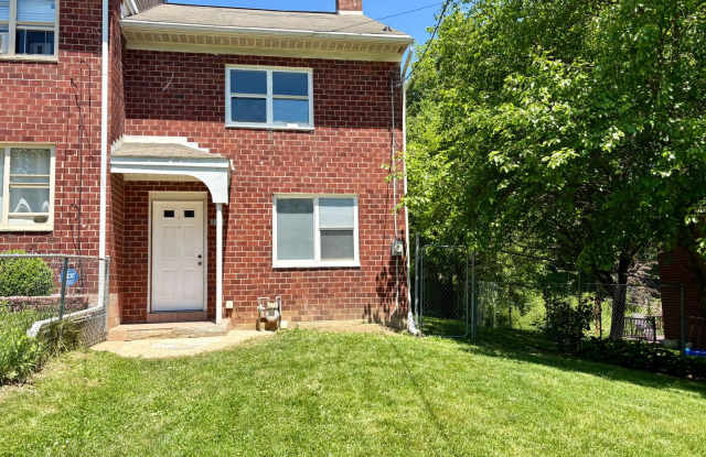 2 Bedroom 1 Bathroom Townhome Available in Lancaster! photos photos