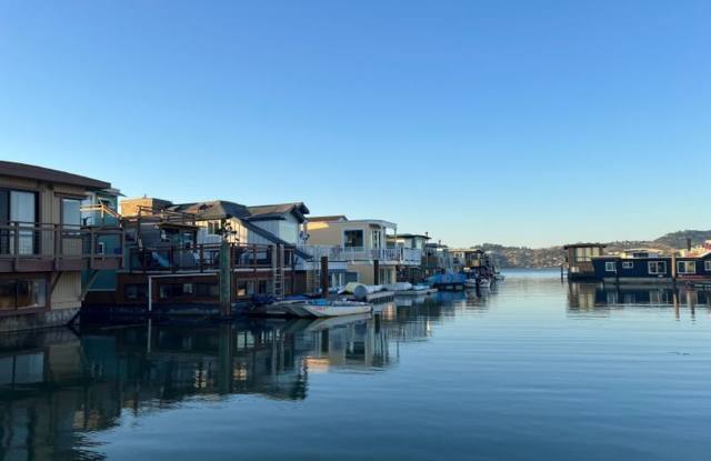 Adorable Sausalito Houseboat Fully Furnished- Available Now through June 30,2025 - 34 Liberty Dock, Marin County, CA 94965