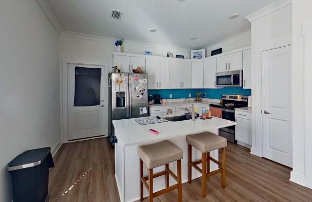 Beautiful 3/2.5 Verandas Townhouse - 160 Date Palm Lane, Freeport, FL 32439