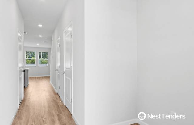 City Living Surrounded by Nature! Gallery 4