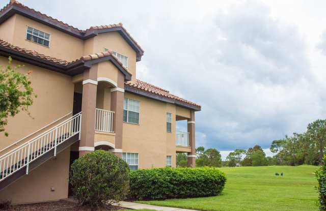 Second Floor Apartment with Balcony View! Easy Access to 417! photos photos