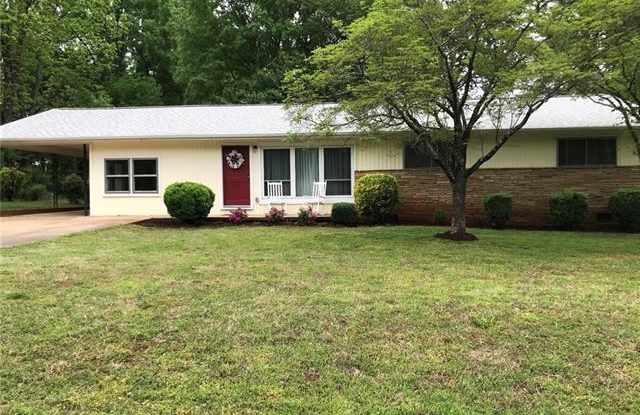 619 S Carolina Avenue - 619 Carolina Avenue South, Statesville, NC 28677