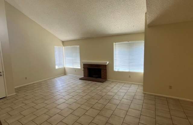 For Lease! 3 Bedroom, 2 1/2 Bathroom Moorpark Home! Ready for Move-In! Gallery 4
