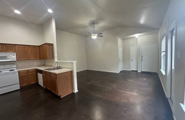 MOVE IN SPECIAL!!! Townhome for rent Gallery 4
