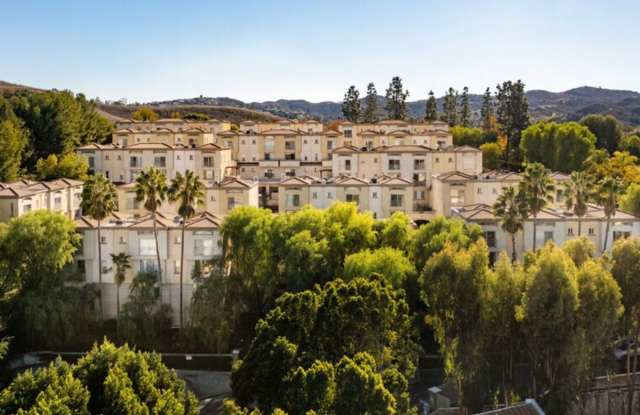 Remodeled 3BD Corner Townhome + Dual Primary Suites + Views | Bella Montana photos photos