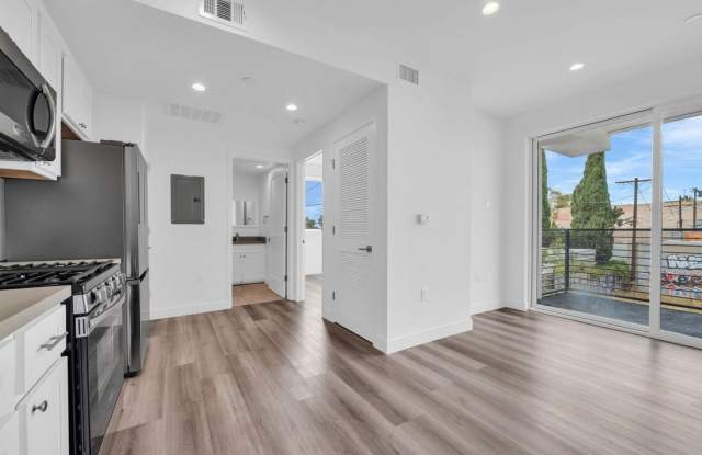 667 N Wilton Pl unit: 405 photos photos