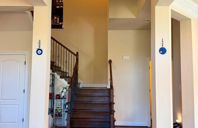 42568 AUTUMN GLORY Terrace Gallery 2