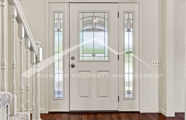 Single Family Home with 2 Car Garage and Central Air! Gallery 4