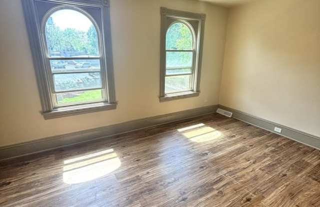 465 E. Strawberry St photos photos
