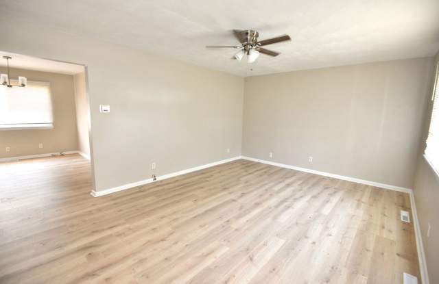 Brick Ranch in Princess Anne Plaza Gallery 3