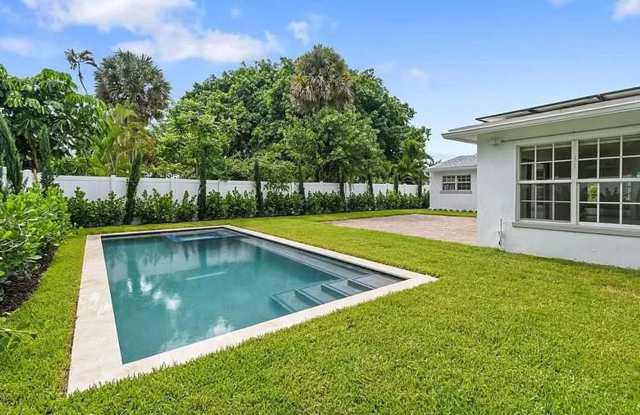 3Bed/ 2Bath Home In Historic West Palm Beach **Electricity/ Pool Care/ Lawn Care INCLUDED!!** - 319 29th Street, West Palm Beach, FL 33407