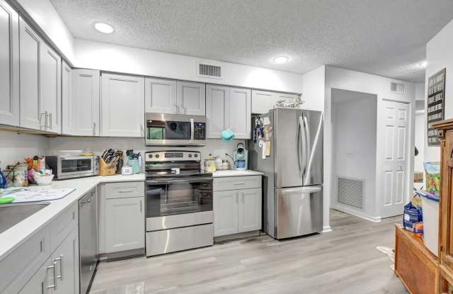 5640 Coach House Circle Gallery 3