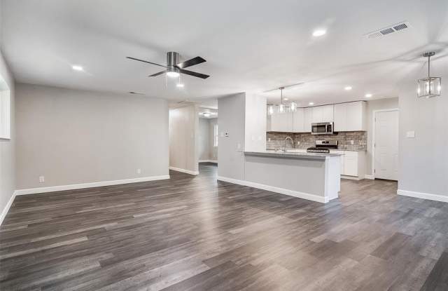 813 S Valentine Drive photos photos