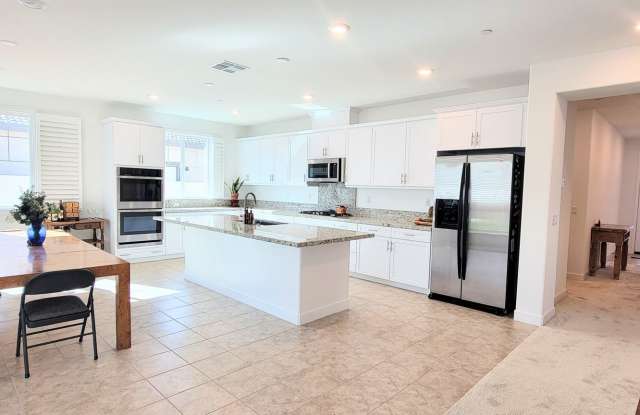Gorgeous New Lennar Home - Lots of Upgrades - Solar- Must See Gallery 4