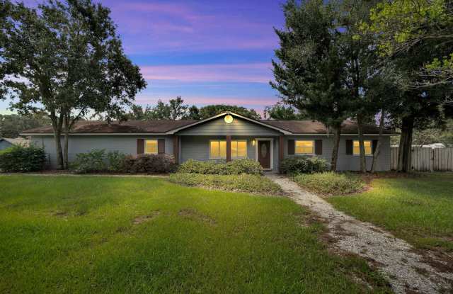 4 BEDROOM POOL HOME ON ALMOST 1/2 ACRE! BRING YOUR TOYS.. photos photos