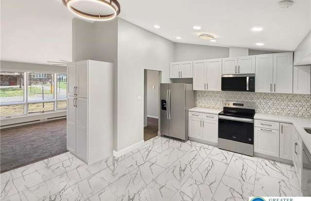 308 Hemlock Lane Gallery 3