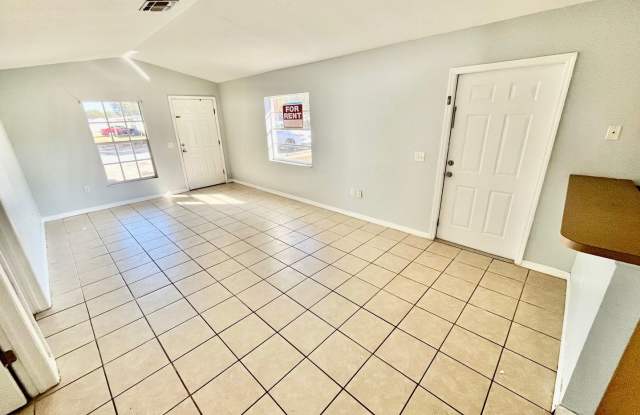 SPACIOUS 2BR/1BA Duplex, Vaulted Ceilings, More! NO APPLICATION FEE! - 38639 Rose Lane, Zephyrhills, FL 33542