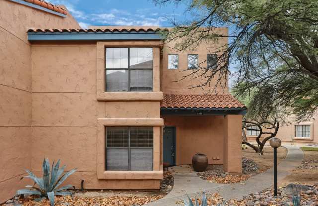 Catalina Foothills Living: 2-Bed + Loft Home with Private Patio | 85750 Gallery 4