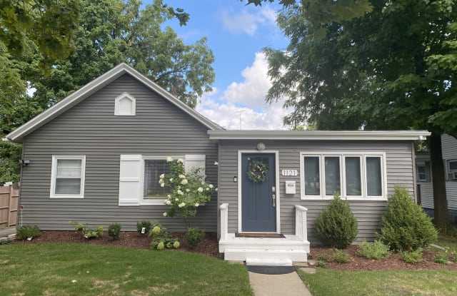 1121 Center Street - 1121 Center Street, Lake Geneva, WI 53147