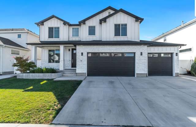 Spacious 6-Bedroom Home in the Heart of Vineyard – Available Now! photos photos
