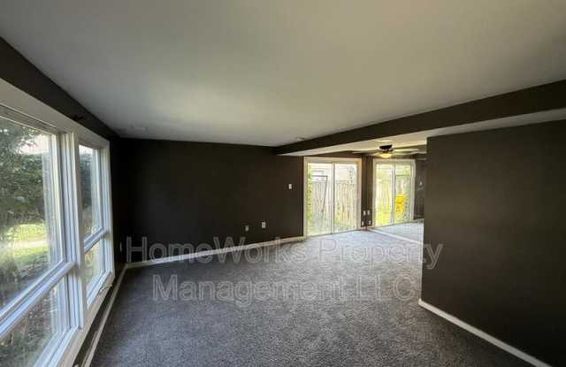 554 WEST CT Gallery 4
