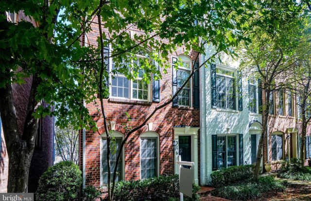 316 FALLSGROVE DRIVE Gallery 4