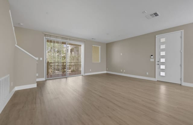 Beautiful contemporary townhome Gallery 4