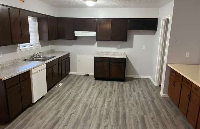 Cozy 3 Bedroom 2 Bathroom Townhouse photos photos