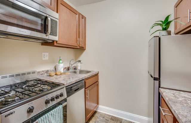 2231 Ontario Gallery 2