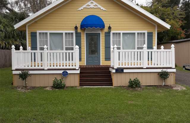1443 East New York Avenue - 1 - 1443 New York Avenue, Volusia County, FL 32724