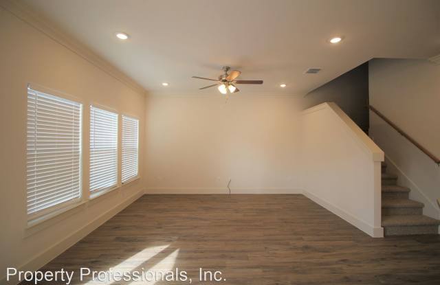 264 Sapphire Gallery 2