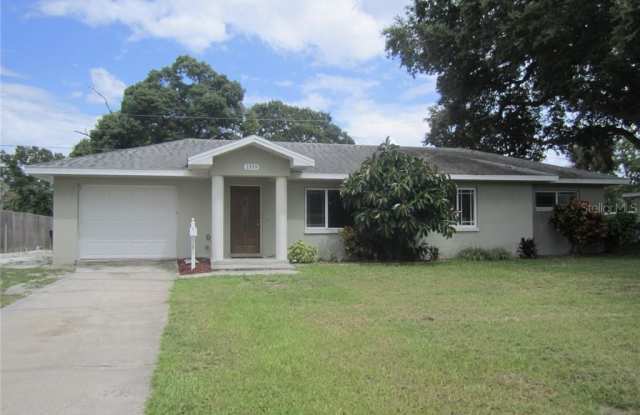 1359 RUSSELL DRIVE N Gallery 2