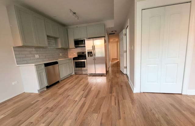 2944 North Rockwell Street - 3 photos photos