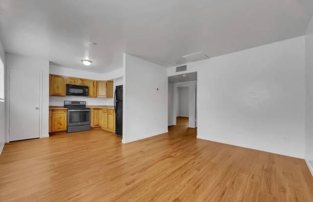 Central Phoenix 2/1 Ground Floor Super Clean. photos photos