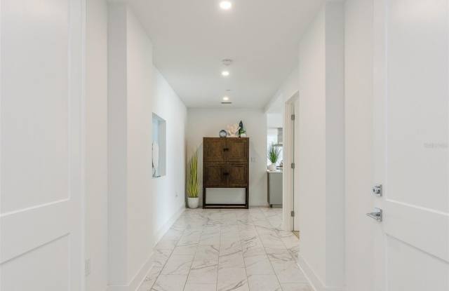 15 AVALON Street Gallery 3