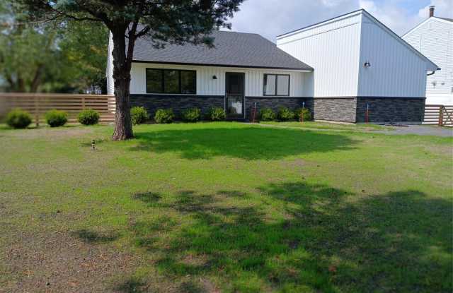 4 Mercury Avenue - 4 Mercury Avenue, East Patchogue, NY 11772